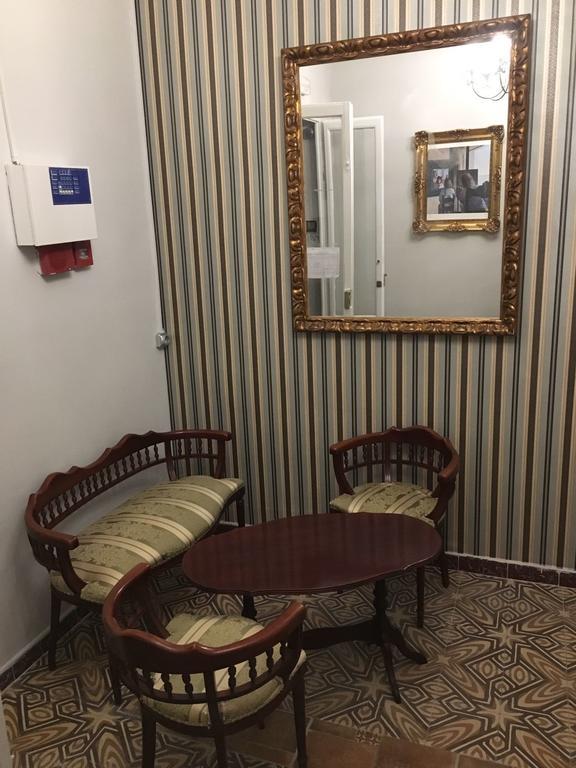 Hostal Santa Teresa Reus Kültér fotó