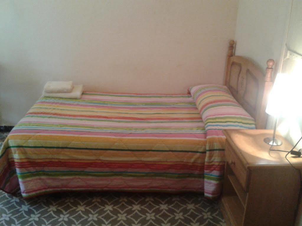 Hostal Santa Teresa Reus Kültér fotó