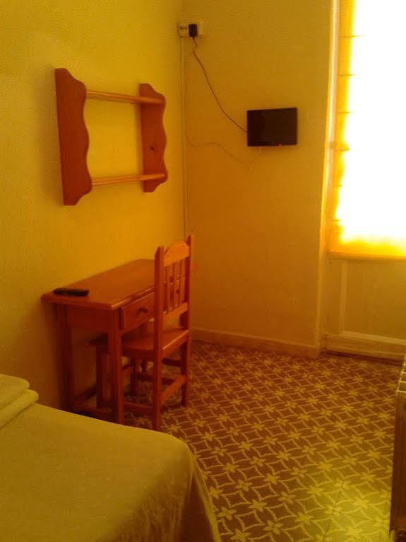 Hostal Santa Teresa Reus Kültér fotó