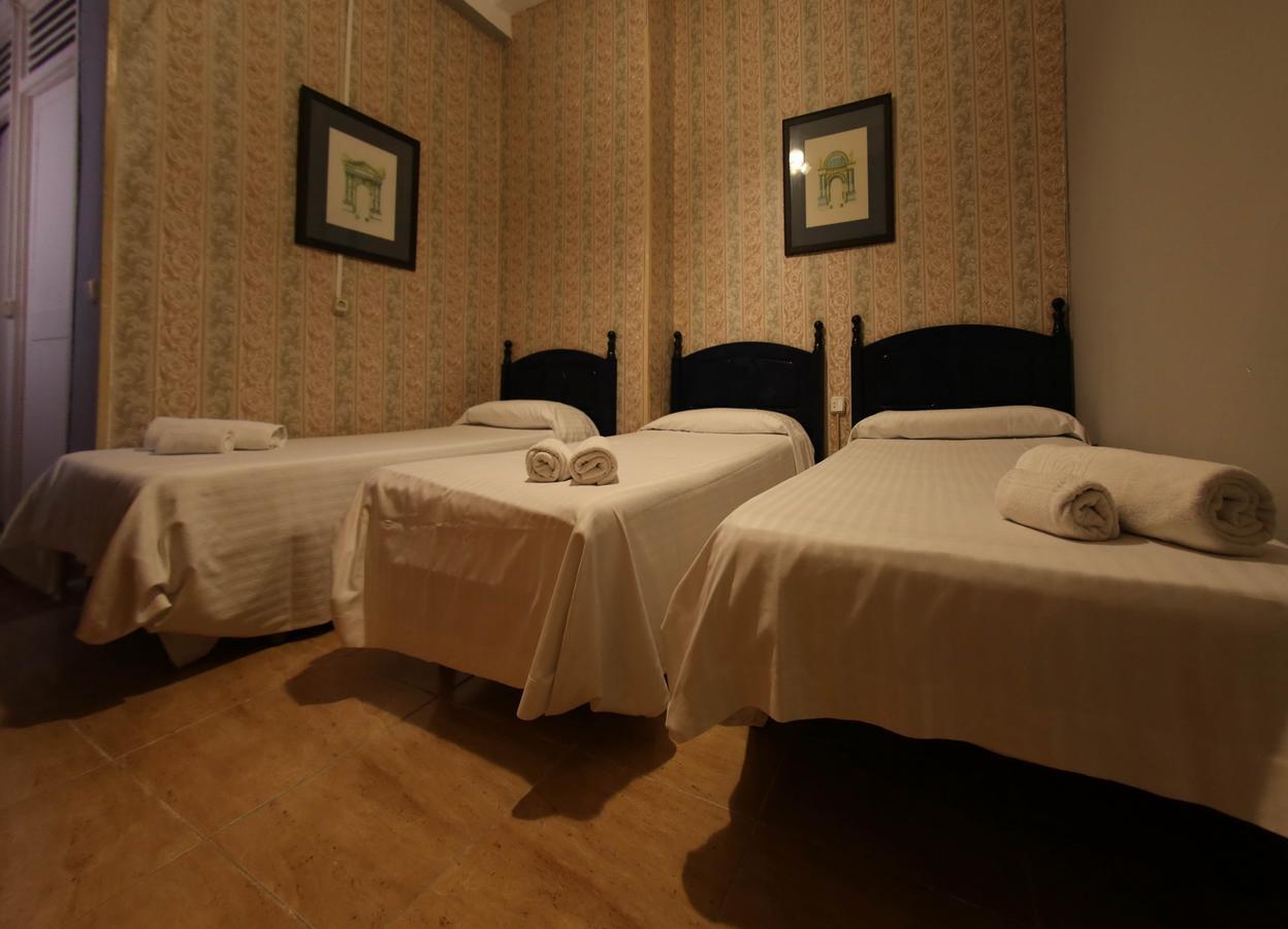 Hostal Santa Teresa Reus Kültér fotó