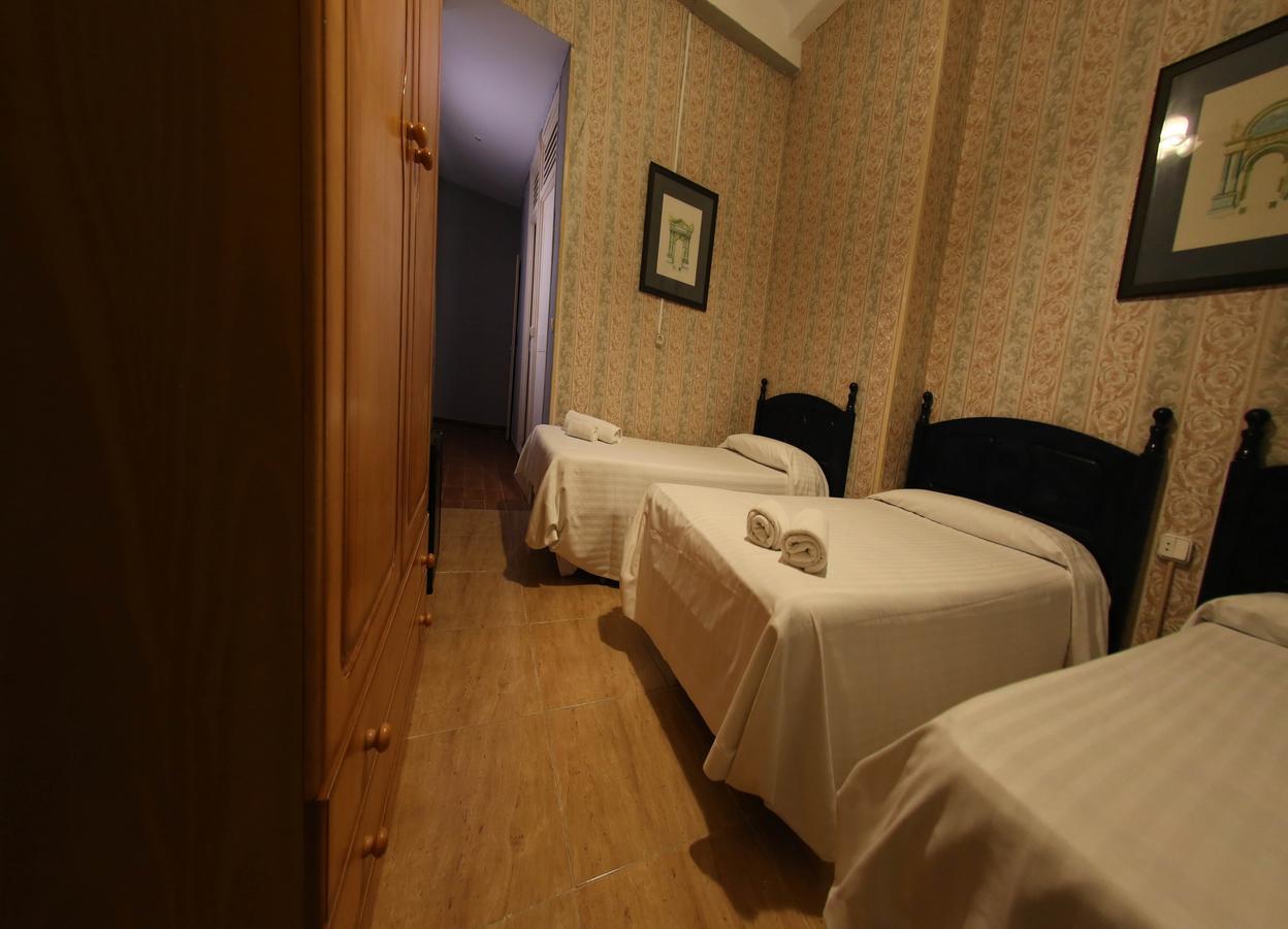 Hostal Santa Teresa Reus Kültér fotó